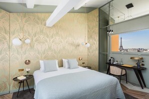 1 bedroom, individually decorated, individually furnished, desk