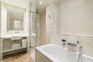 Designer toiletries, hair dryer - Atala Powered by Sonder (Paris)