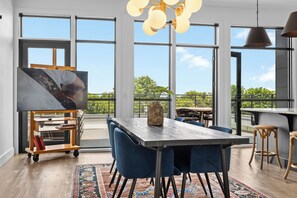 Interior - 8 Min to Broadway-Rooftop Patio w City Views-Walkable (Nashville)