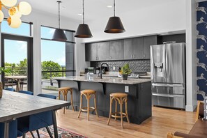 Private kitchen - 8 Min to Broadway-Rooftop Patio w City Views-Walkable (Nashville)