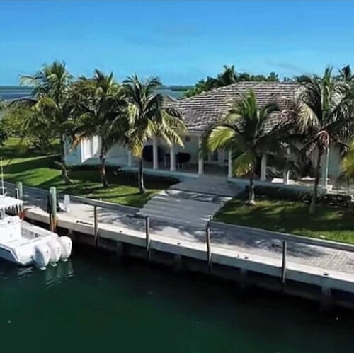 Luxury 609 in Bimini