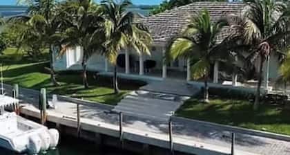 Luxury 609 in Bimini