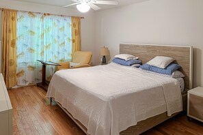 4 bedrooms, iron/ironing board, internet, bed sheets