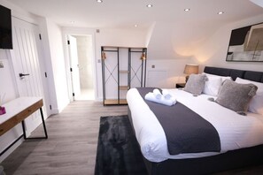 4 slaapkamers, een strijkplank/strijkijzer, wifi, beddengoed