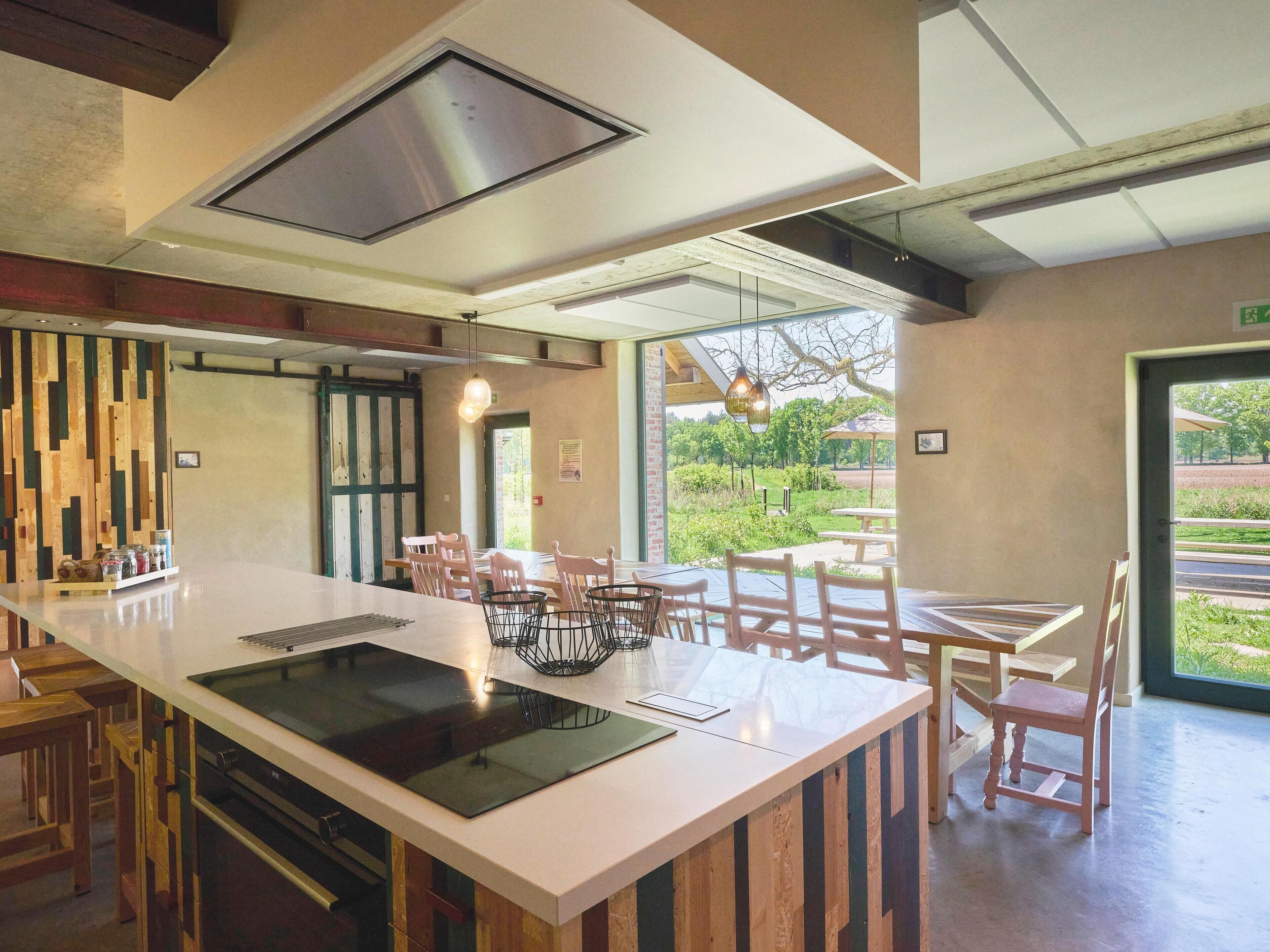 雪櫃、微波爐、焗爐、爐具