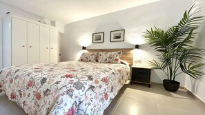 1 chambre, fer et planche à repasser, accès Internet, draps fournis