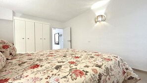 1 bedroom, iron/ironing board, internet, bed sheets