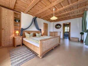 3 bedrooms, iron/ironing board, internet