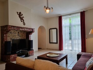 TV - Charming house with private pool in Olonzac (Olonzac)