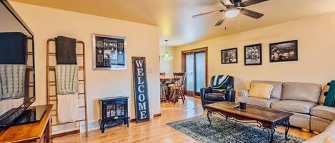 Smart TV, books, stereo