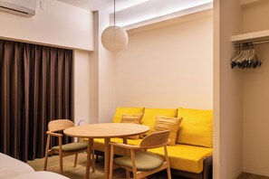 Tomannsrom – deluxe | Spiseområde på rommet