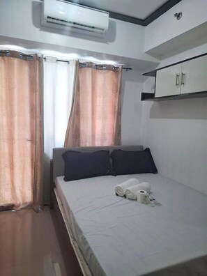 Quarto casal standard | Ferros/tábuas de passar roupa, Wi-Fi de cortesia