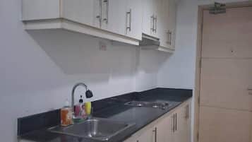 Standard Double Room | Private kitchen | Fridge, microwave, stovetop, dishwasher
