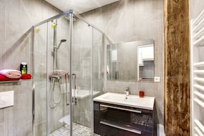 Shower, towels