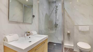 Shower, towels