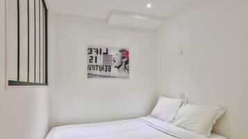 1 dormitorio, tabla de planchar con plancha, wifi y ropa de cama