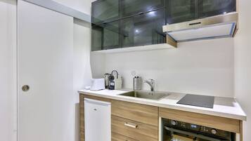 Fridge, microwave, stovetop, coffee/tea maker