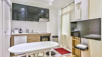 Fridge, microwave, stovetop, coffee/tea maker