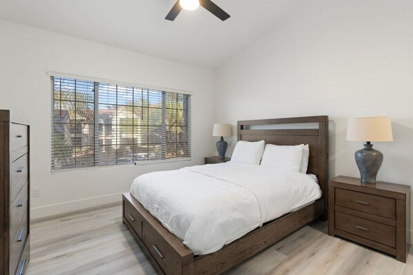 2 habitaciones, tabla de planchar con plancha, wifi y ropa de cama 