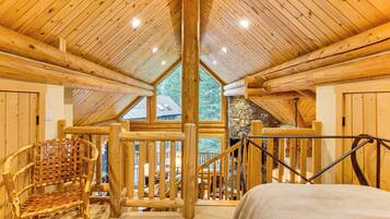 3 bedrooms, desk, internet, bed sheets