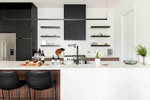 House | 6 bedrooms, Internet - NEW 24 Guests 2 Rooftop Decks Near Downtown (Nashville)