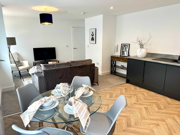 شقة | 2 عدّة غرف نوم وخدمة الإنترنت