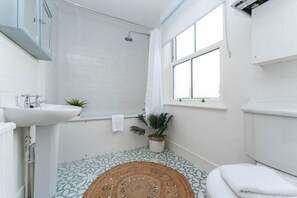 Hus | 2 sovrum och skrivbord