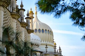 A large, ornate building with multiple domes and spires, featuring intricate architectural details and a prominent dome with a golden top. - Host Stay St James Opulence (Brighton)