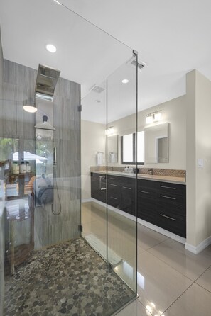 House, Accessible | 3 bedrooms - Relax in Luxury - 3 Bed 2 Bath Oasis With Pool (Oakland Park)