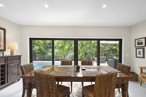House, Accessible | 3 bedrooms - Relax in Luxury - 3 Bed 2 Bath Oasis With Pool (Oakland Park)