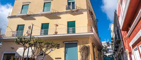 4 عدّة غرف نوم