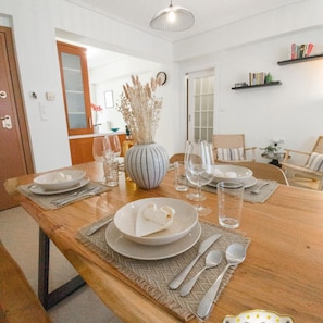 House | 2 bedrooms, desk, Internet