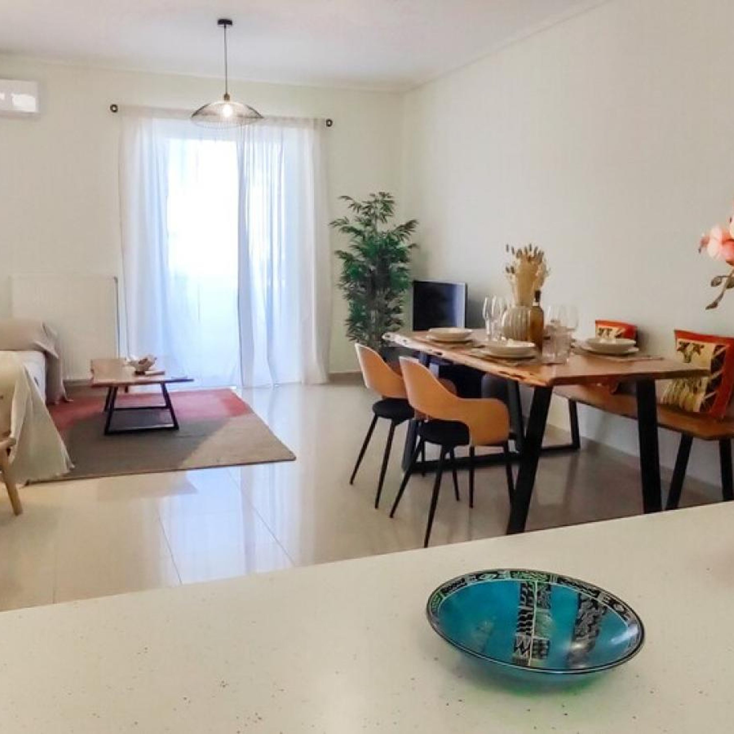 Huis | 2 slaapkamers, een bureau, snel internet