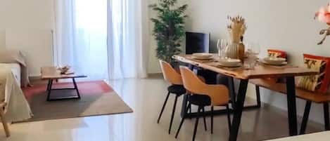 Casa | 2 habitaciones, escritorio y internet