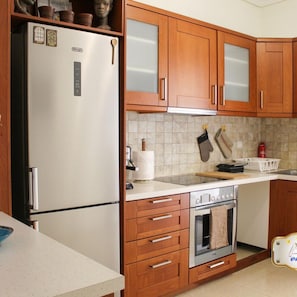 House | 2 bedrooms, desk, Internet
