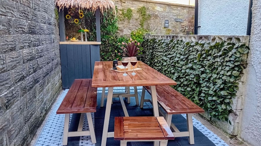 Happy Days Stays Ty Hapus