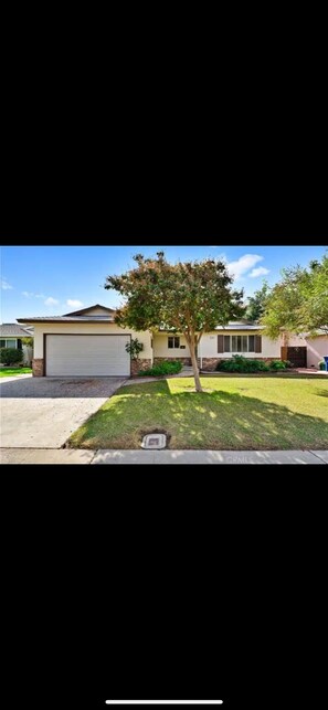 Exterior - Family friendly home a short distance from Old town Clovis! (Clovis)