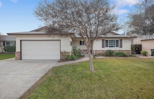 Family friendly home a short distance from Old town Clovis!