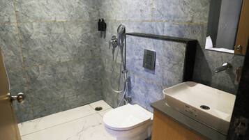 Basic Suite | Bathroom