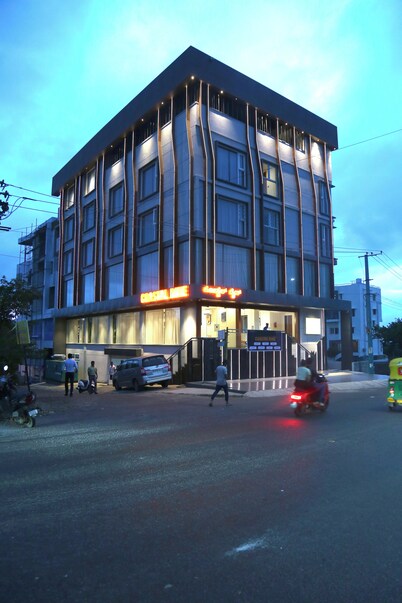 ROOTS  Coastal Dine Restaurant & Lodging