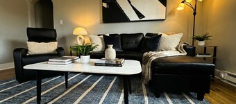 Modern Cozy Walk up With King Bed