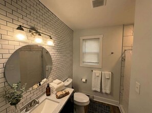 Apartment - Modern Cozy Walk up With King Bed (Wilmington)