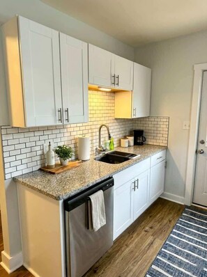 Apartment | 1 bedroom, Internet - Modern Cozy Walk up With King Bed (Wilmington)