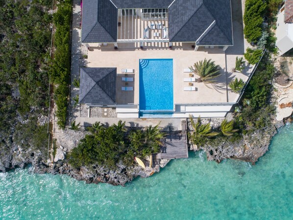 Villa | 5 bedrooms - 5 BR Waterfront Villa On Chalk Sound Blue Water (Providenciales)