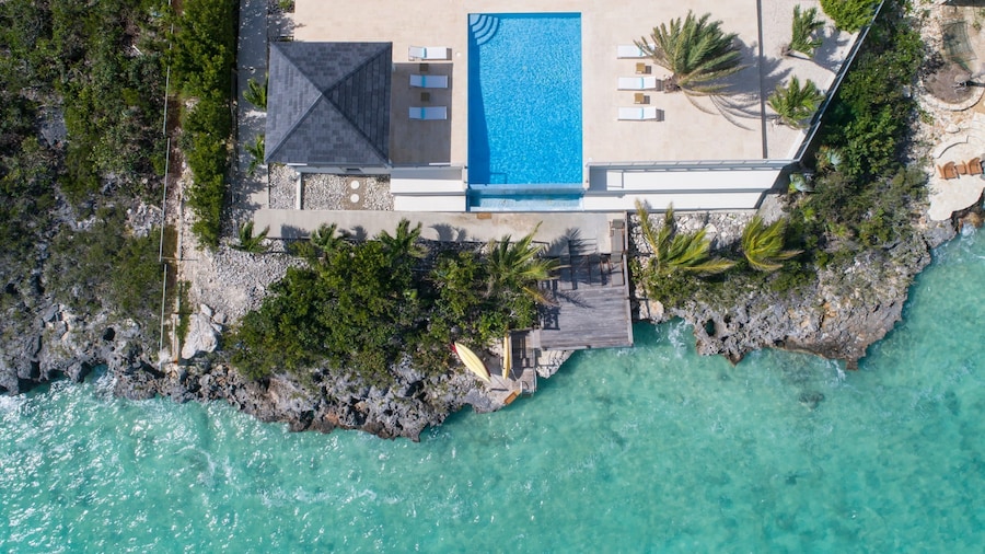 5 BR Waterfront Villa On Chalk Sound Blue Water