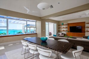 House | 5 bedrooms - 5 BR Waterfront Villa On Chalk Sound Blue Water (Providenciales)