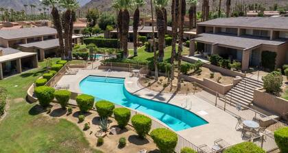Desert Flower- Ironwood CC Condo Pool Spa