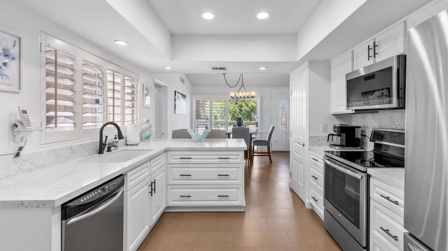 Desert Flower- Ironwood CC Condo Pool Spa