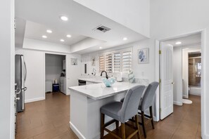 Apartment | 2 bedrooms, Internet - Desert Flower- Ironwood CC Condo Pool Spa (Palm Desert)