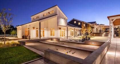 New Upscale 1BR Stay With Mini Golf Sauna Heated Pool